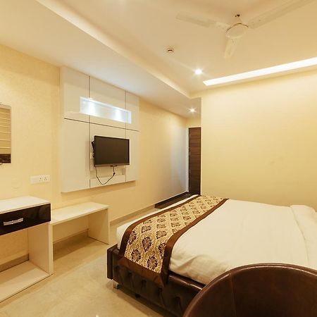 Radical Palace Hotel And Restaurant Lucknow Esterno foto