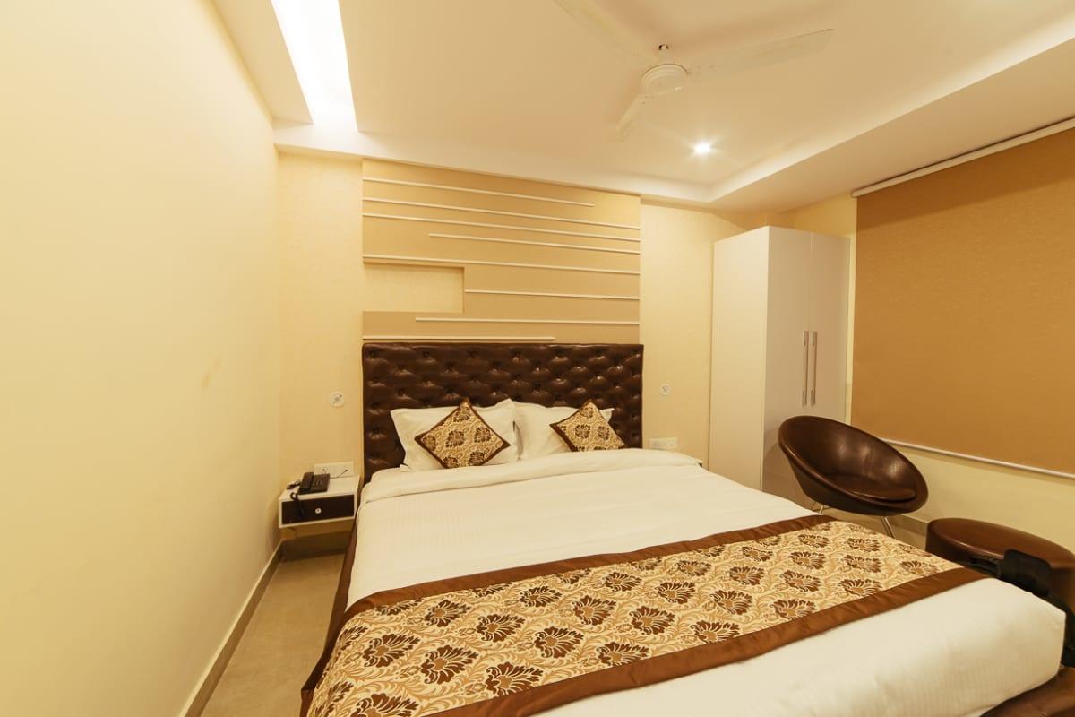 Radical Palace Hotel And Restaurant Lucknow Esterno foto