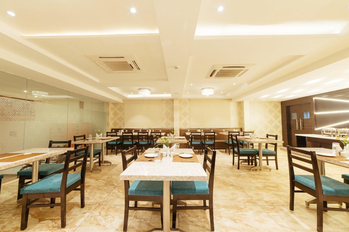 Radical Palace Hotel And Restaurant Lucknow Esterno foto