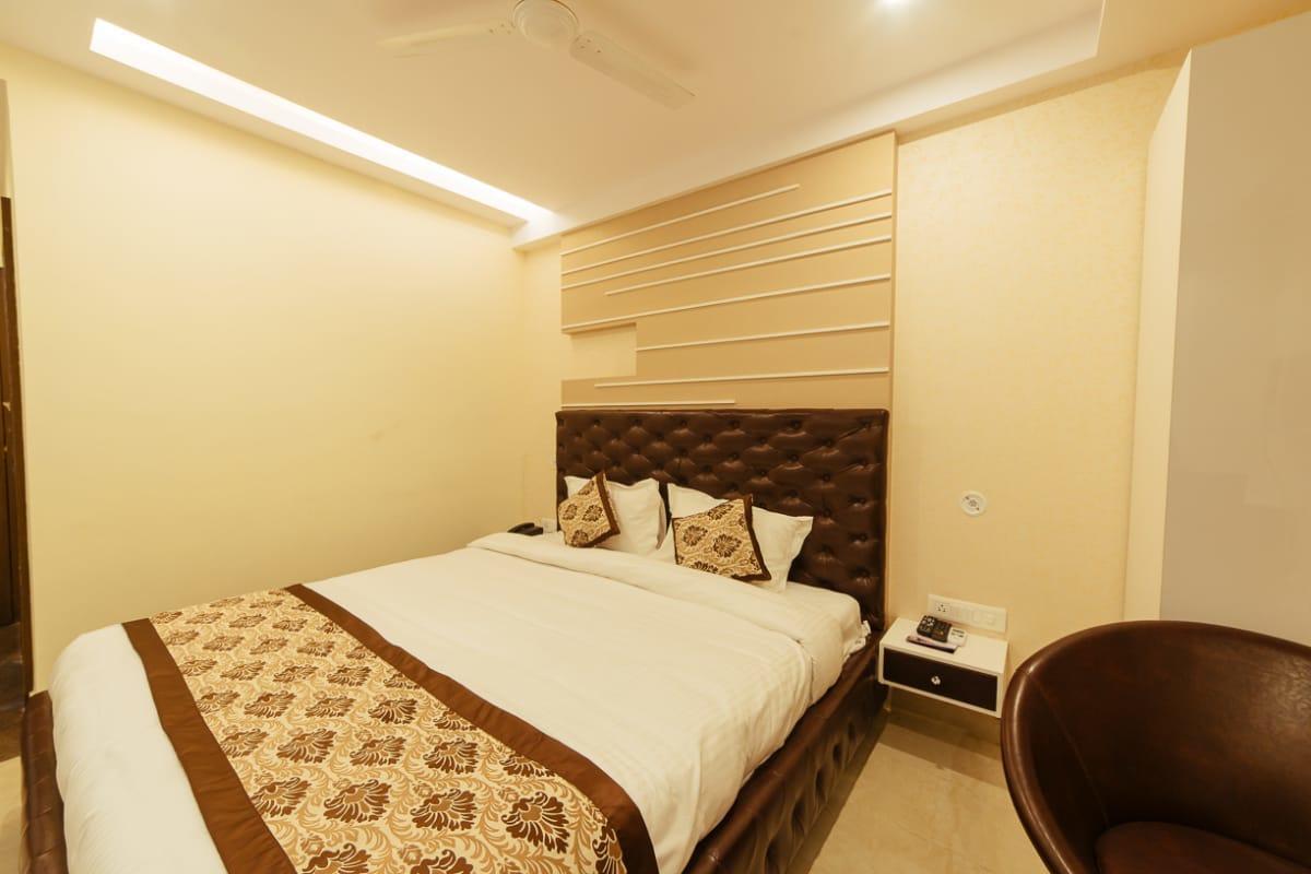 Radical Palace Hotel And Restaurant Lucknow Esterno foto
