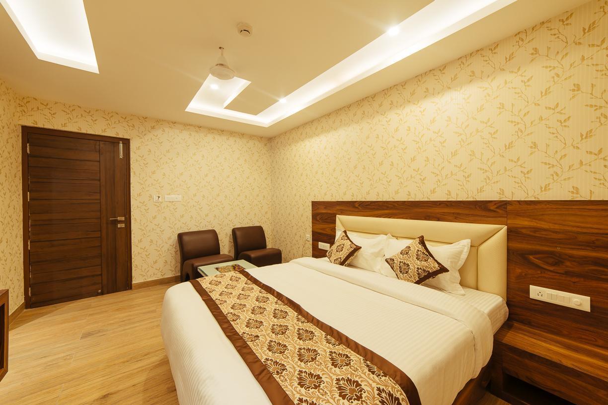 Radical Palace Hotel And Restaurant Lucknow Esterno foto