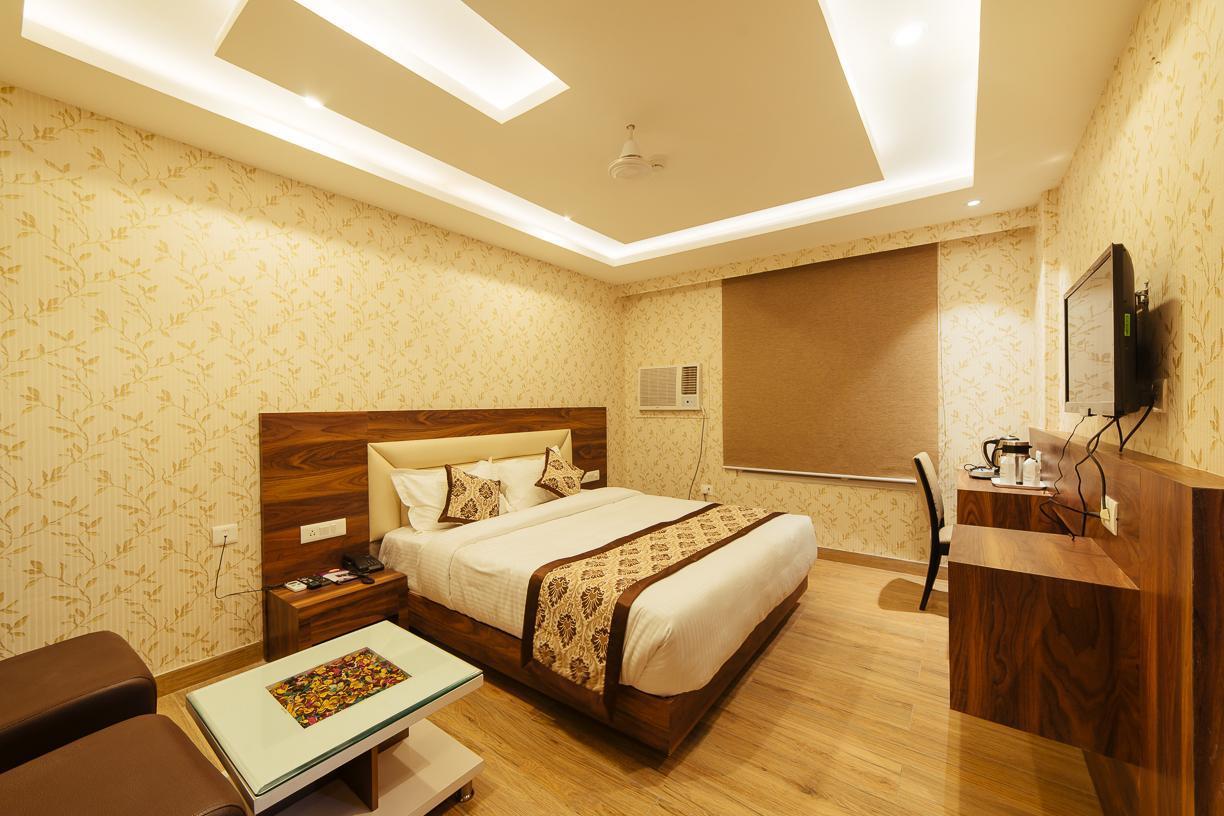 Radical Palace Hotel And Restaurant Lucknow Esterno foto