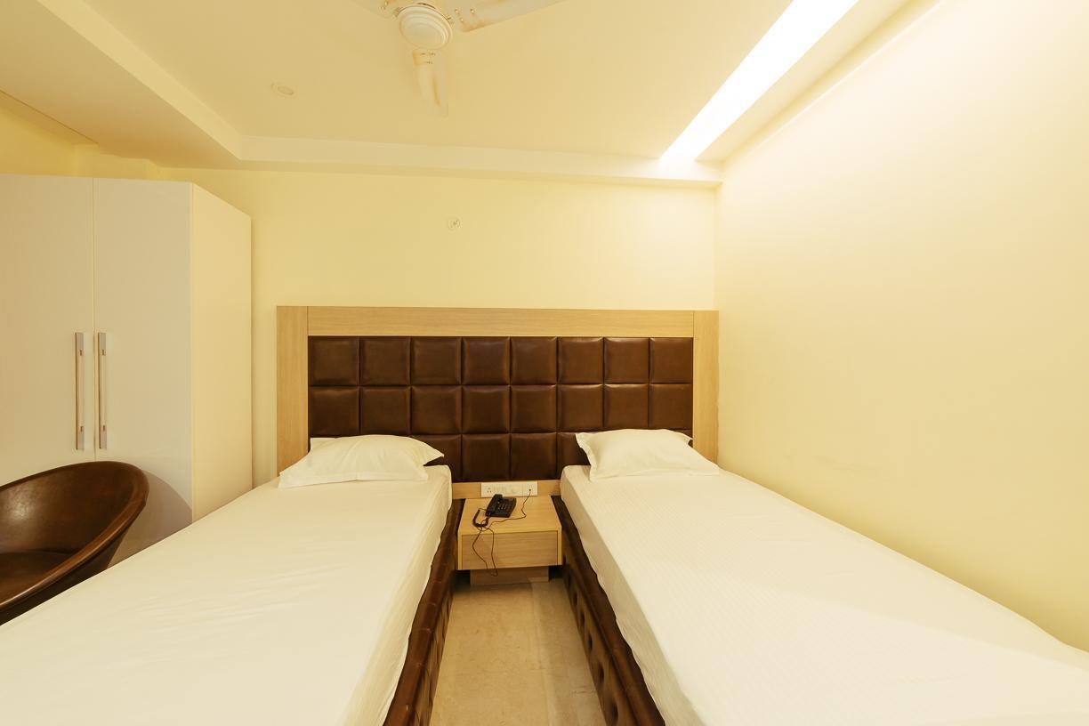 Radical Palace Hotel And Restaurant Lucknow Esterno foto